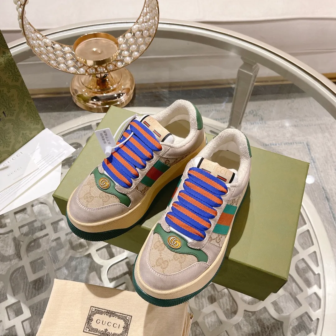 👟👟Ex-factory price 520👟👟Gucci’s latest chubby thick-soled dirty shoes~~couple casual shoes, 6cm height increasing shoes~~ 🔥Best, short boy, really good-looking♥️ The upper is made of polished cowhide stitched with classic double G fabric. The terry cloth is delicate and sweat-absorbent and breathable. The foot pad is integrated with latex injection molding. Private mold 6cm thick T👟👟Ex-factory price U two-color bottom Size: 35-40 Male 39-45/full size (45 custom-made, non-refundable) Comes with a full set of packaging